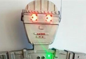 Астаналық робот тұрғындарды Тәуелсіздік күнімен құттықтады