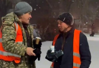 Астана тұрғындарына мерекеде шоколад пен бауырсақ ұсынылды