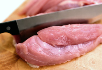 Астанада ет өнімдерін заңсыз сатумен айналысқан екі кәсіпорын анықталды