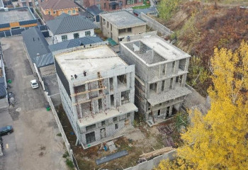 Два незаконных строительных объекта сносят в Алматы