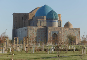 Түркістанда Ясауи кесенесі төңірегіндегі құрылыс жұмыстары шектеледі