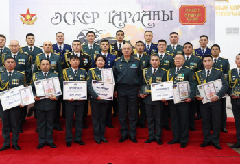 Үздік нәтиже көрсеткен әскери қызметшілер марапатталды