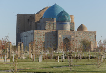Мажилисмен предложил запретить алкоголь в Туркестане