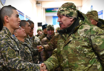 Қорғаныс министрі Жетісу мен Қонаевтағы әскерилердің жағдайын тексерді