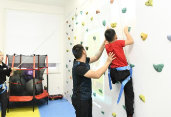 В школах Астаны продолжают открывать кабинеты поддержки инклюзии