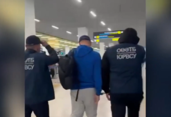 Алаяқтық жасаған ер адам БАӘ-ден Қазақстанға жеткізілді