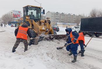 Снегопад в Астане: больше 2 600 коммунальщиков вышли на уборку снега