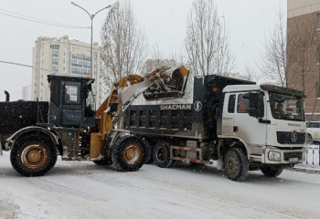 В работе по уборке снега в Астане задействовано более 2,6 тысячи дорожных рабочих