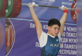 Победителем чемпионата Азии в Катаре стал тяжелоатлет из Казахстана