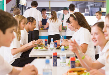 «Әлеуметтік әмиян» жобасына екі мың мектеп қосылды