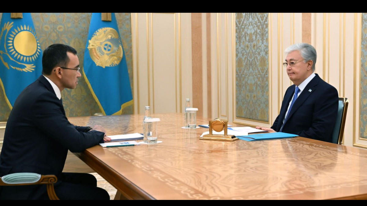 Kassym-Jomart Tokayev receives Chairman of Senate