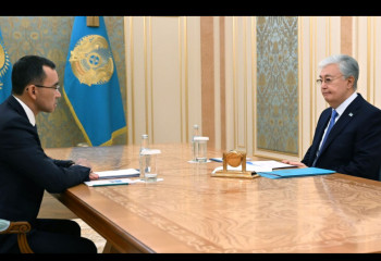 Kassym-Jomart Tokayev receives Chairman of Senate