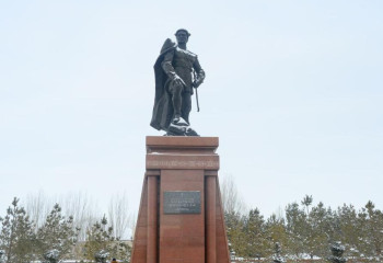 Қарулы күштердің әскери қызметшілері аты аңызға айналған қолбасшыны еске алды