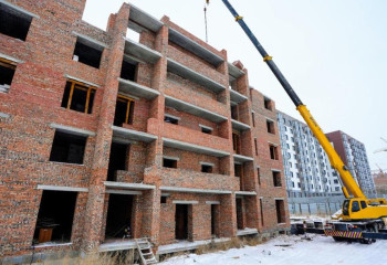 Астанада заңсыз тұрғызылған тұрғын үй кешені сүріледі