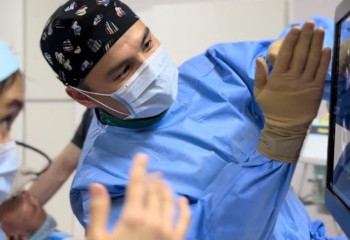 В Алматы хирурги сделали инновационную операцию на сердце против инсульта