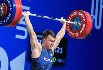 Қазақстандық зілтемірші Азия чемпионатында топ жарды