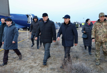 Правительственная комиссия начала работу на месте крушения самолета в Актау