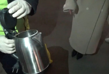 «Ерекше сәлемдеме»: есірткіні шәйнектің ішіне салып беріп жіберген