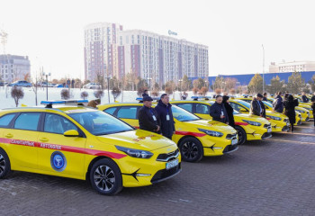 Медицинским организациям Шымкента вручены ключи от 22 новых машин скорой помощи