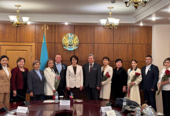 Министр здравоохранения вручила награды фельдшерам скорой помощи