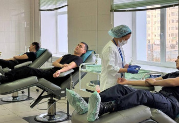 Военнослужащие Актауского гарнизона сдали кровь для пострадавших в авиакатастрофе пассажиров