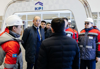 Қанат Шарлапаев Атырау облысындағы ірі өнеркәсіп нысандарын аралады