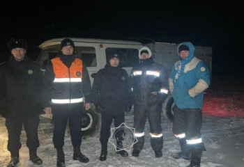 Ақтөбе облысында ТЖМ құтқарушылары қар құрсауынан екі адамды алып шықты