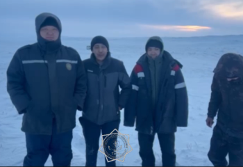 Пять человек попали на машине в снежный занос в области Улытау