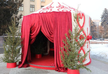 Алматыда Аяз Атаның киіз үйлері ашылды