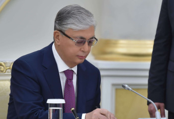 Тоқаев биржа саудасы және кәсіпкерлік мәселелер жөніндегі заңға қол қойды