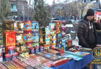 В Алматы изъято более тонны контрафактной пиротехники