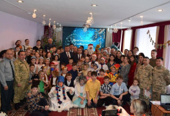 Полицейские и ветераны СКО вместе дарят праздник воспитанникам центра