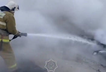 Шымкентте жеңіл көлік өртеніп кетті