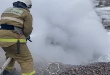 В Шымкенте огнеборцы ликвидировали пожар в легковой автомашине