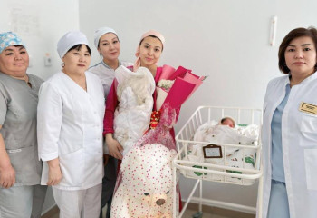 Рожденных в новогоднюю ночь малышей первыми поздравили медики