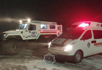 Сквозь метель и сугробы: вездеход МЧС помог транспортировать пострадавшего