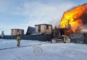 В Акмолинской области пожарные МЧС не допустили распространение огня