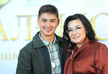 Туған анасын іздеген Жәнібекті бала күнінде сатып жібергендер анықталды