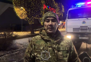 Для тушения пожара ТРЦ в Алматы задействовали 65 огнеборцев