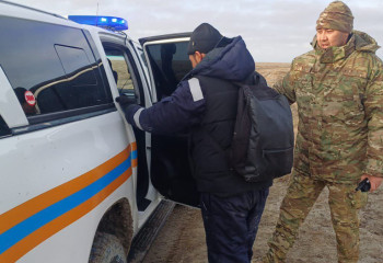 Атырауда мотоциклмен жолға шыққан ауыл тұрғыны көмек сұрады