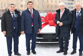 Академик Асқар Жұмаділдаевқа жерлестері көлік мінгізді