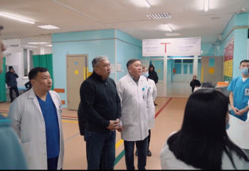 Аким Семея лично поблагодарил медиков, спасателей и полицейских за службу в праздники