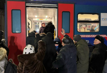 Тас жолдарда қлып қойған 500 жолаушы пойыздар арқылы жеткізілді