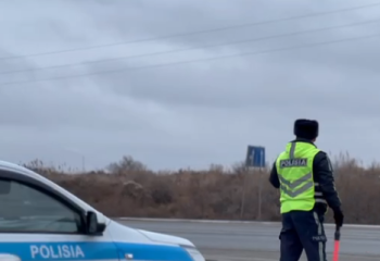 В Кызылординской области оказана помощь водителям и пассажирам на заснеженной трассе