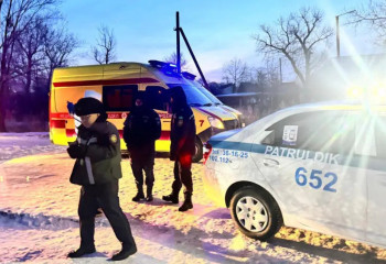 Абай облысында көлік жардан өзенге құлап кетті