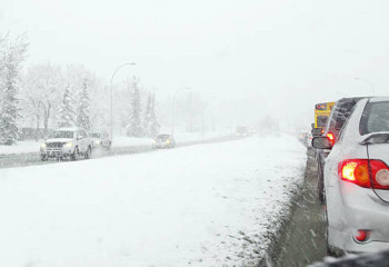 Өскеменге барар жолда 40 көлік қар құрсауында қалып қойды