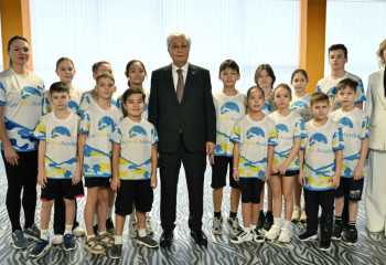 Мемлекет басшысы QazSwimAcademy спорт орталығының жұмысымен танысты