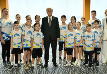 Президент Казахстана посетил спортивный центр QazSwimAcademy