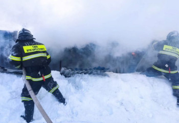 Ребенка спасли огнеборцы при пожаре в ВКО