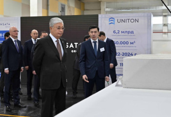 Токаев указал на необходимость увеличения производства местной продукции строительной индустрии